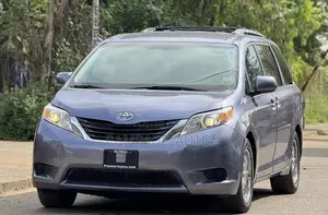 Toyota Sienna XLE 2012 Mai Zama 7 Birnin Shuɗi