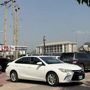 2017 Toyota Camry SE Sedan