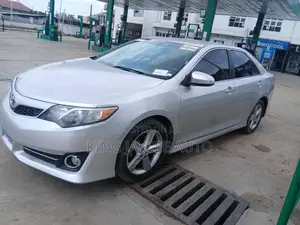 Toyota Camry SE Sedan ta 2013