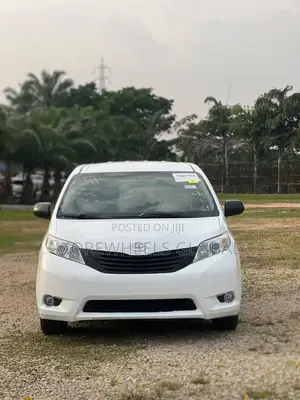 2016 Toyota Sienna L 7 Passenger Minivan - Fari