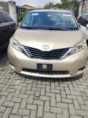 Toyota Sienna 2013 Zinare
