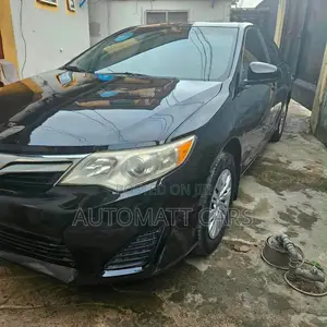 Toyota Camry LE 2014 Baƙar Fata
