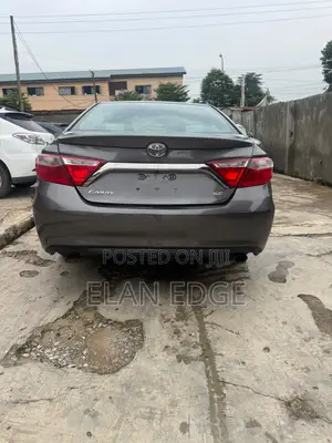 2016 Toyota Camry SE Sedan - Grey