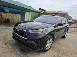 2020 Toyota Highlander LE FWD Brown