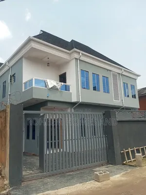 4-Bedroom Duplex a Cikin Yankin Da Aka Kare, Oba Akran