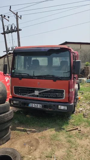Volvo FL220 Truck (2004) na Waje, Mai Kyau