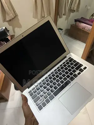Apple MacBook Air 2017 13-inch 8GB RAM 256GB SSD