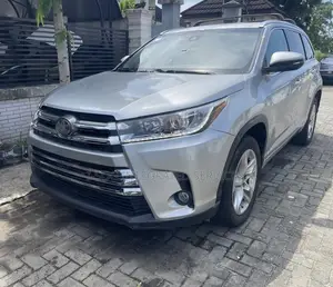 Toyota Highlander Limited 4x4 V6 2017 Launin Azurfa