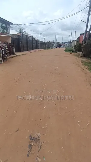 Standard 3 Bedroom Flat don Hayar Kasuwanci a Ayobo