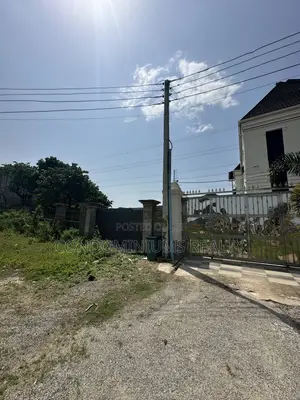 Filin Zama na 550sqm don Siyarwa, Kubwa