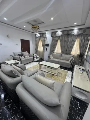 Gidan Terrace Mai Dakuna 3 da Kayayyaki a Asokoro don Sawa