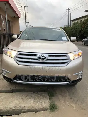 Toyota Highlander SE 2012 Zinariya