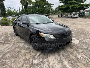 Toyota Camry SE Sedan 2010