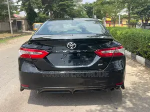 Toyota Camry SE 2020