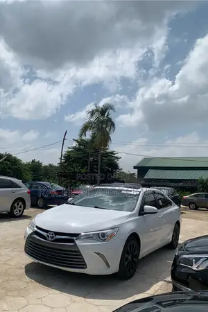Toyota Camry 2017 Fari