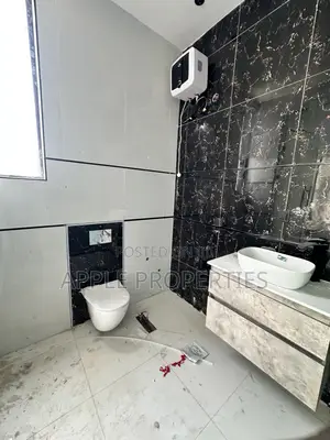 Gidan Alatu mai dakuna 5 don siyarwa a VGC / Ajah
