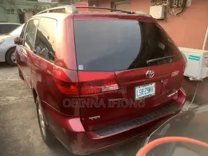 Toyota Sienna LE FWD (3.3L V6) 2004 Ja (Red)
