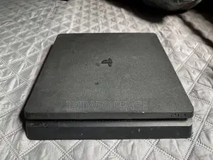 PlayStation 4 Slim tare da Wasanni 24