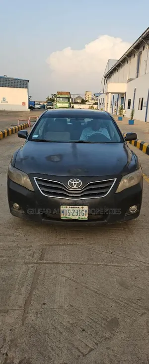 2010 Toyota Camry LE 2.5L Gray Sedan