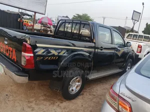 Toyota Hilux 2011 Baki