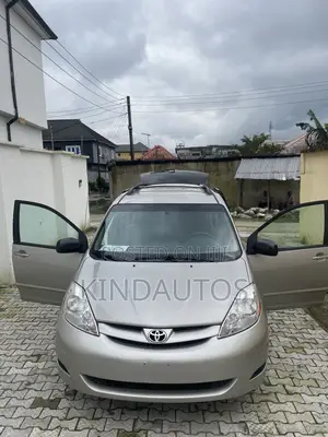 2007 Toyota Sienna LE 4WD Minivan
