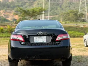 Toyota Camry 2010 Baƙar Fata