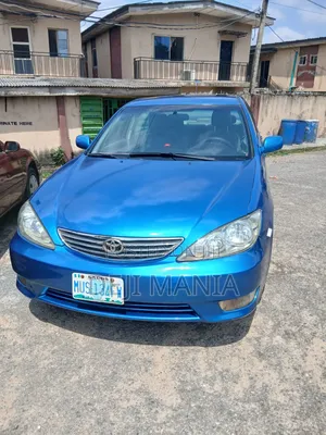 Toyota Camry LE Sedan ta 2005