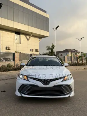2018 Toyota Camry LE FWD 2.5L White