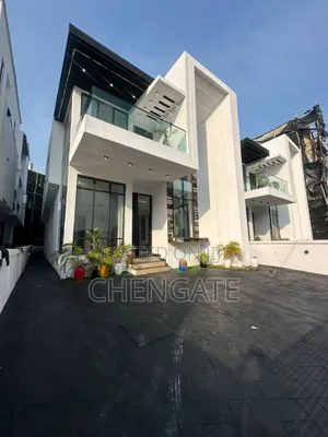 5-Bedroom Luxury Duplex mai Pool a Chevron don Siyarwa