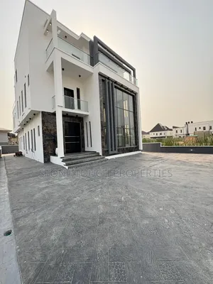 Gidan Alatu 5-Bedroom Don Siyarwa a Megamound Estate, Ikota
