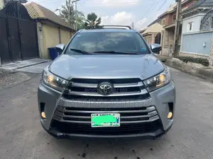 2017 Toyota Highlander Gray