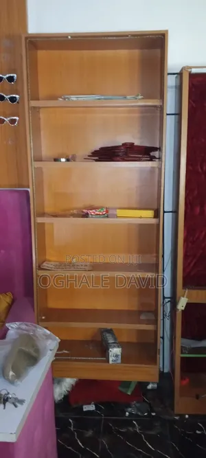 Shelves na Kayi - An Riga An Yi Amfani Da Su