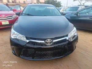 2015 Toyota Camry SE Sedan