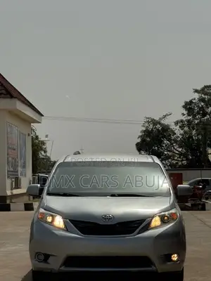 Toyota Sienna 2012 Silver