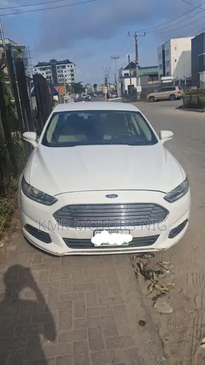 Ford Fusion S 2013 Fari
