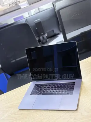 Apple MacBook Pro 2017 15" Intel Core i7 16GB RAM 512GB SSD