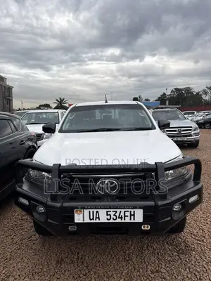 Toyota Hilux Revo Double Cab Diesel 2.8 RWD 2017 White