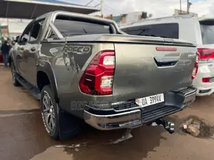 Toyota Hilux 2016 Double Cabin