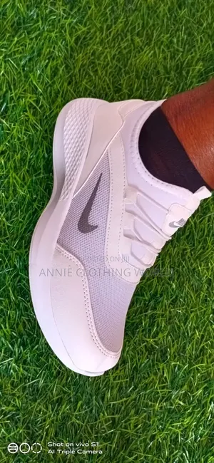White Elastic Nike Mesh Sneakers - Ladies & Gents