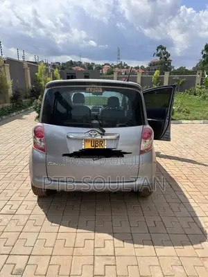 Toyota Ractis 2010 Gray
